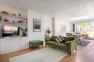 31 Crescent Way, London