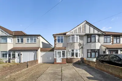 Waverley Avenue, Whitton