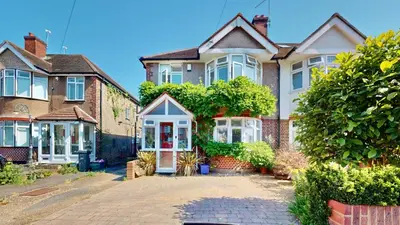 Bassett Gardens, Isleworth
