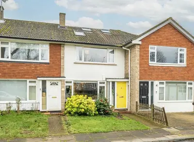 Elizabeth Gardens, Sunbury-On-Thames, TW16