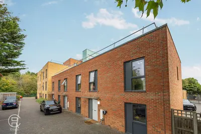 Alton Court, London, W7