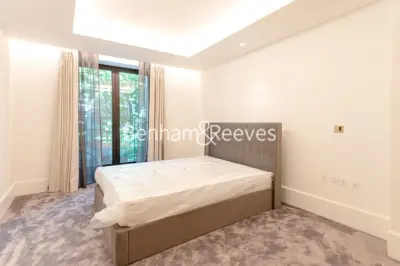 Lancer Square, Kensington, W8
