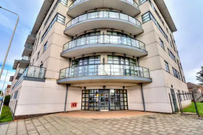 High Road, Romford, RM6
