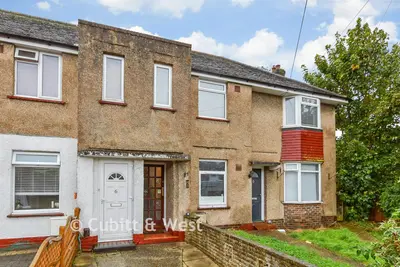 Centrecourt Road, Worthing, BN14
