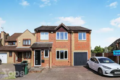 Chambers Close, Greenhithe, DA9
