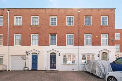 17 Lorian Close, London